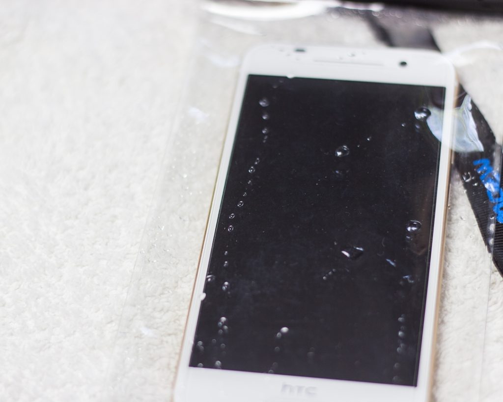 Wasserfeste Hülle Smartphone MPOW mit Tropfen