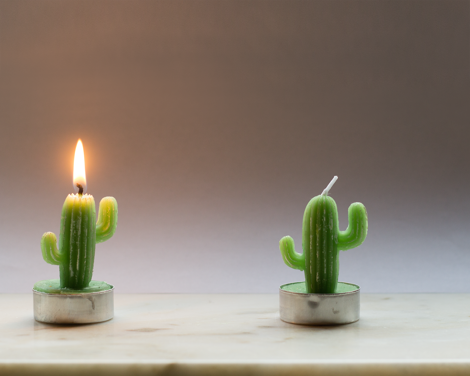 Bildmontage Kaktus Kerzen Hintergrund